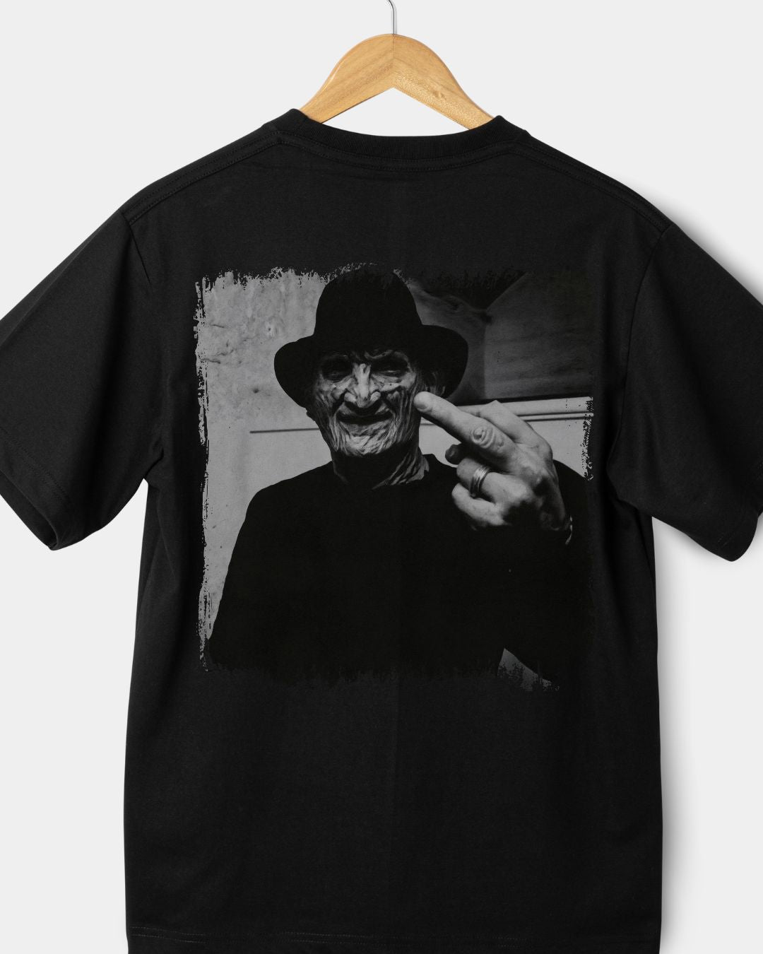 Freddy got fingers!!